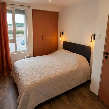 Vintage - Sea View - Pool - Air Conditioning - Fiber Optic Apartment